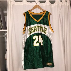 Signed Desmond Mason Sonics Jersey